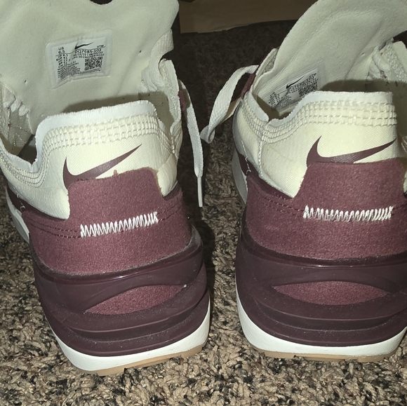 Nike Waffle One SE Sneaker in Coconut Milk/Maroon/Sail - Picture 3 of 5